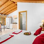102 Bright With Pool View شقة