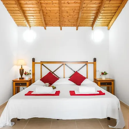 102 Bright With Pool View * Playa Feñabe