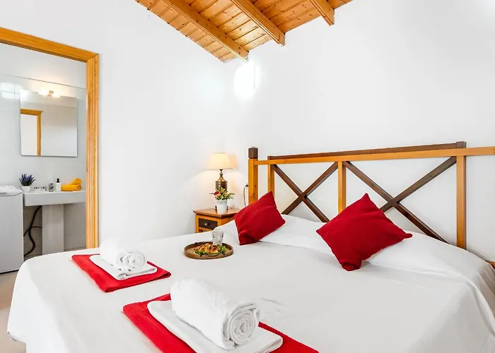 Apartament 102 Bright With Pool View